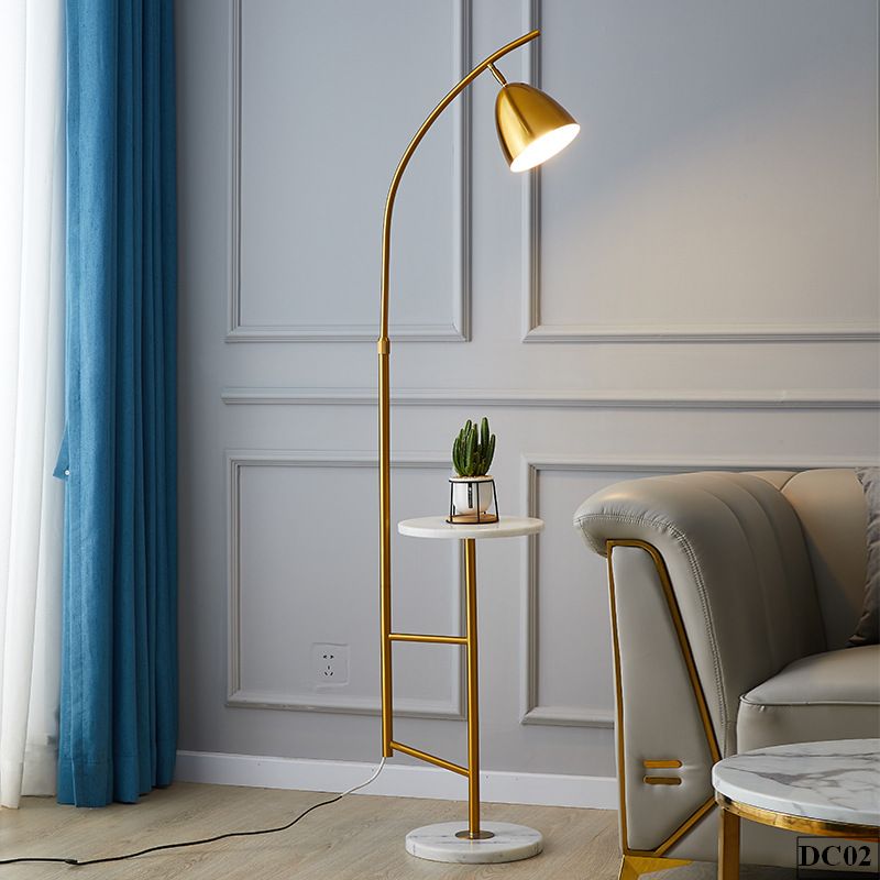 Đèn cây đứng kim loại