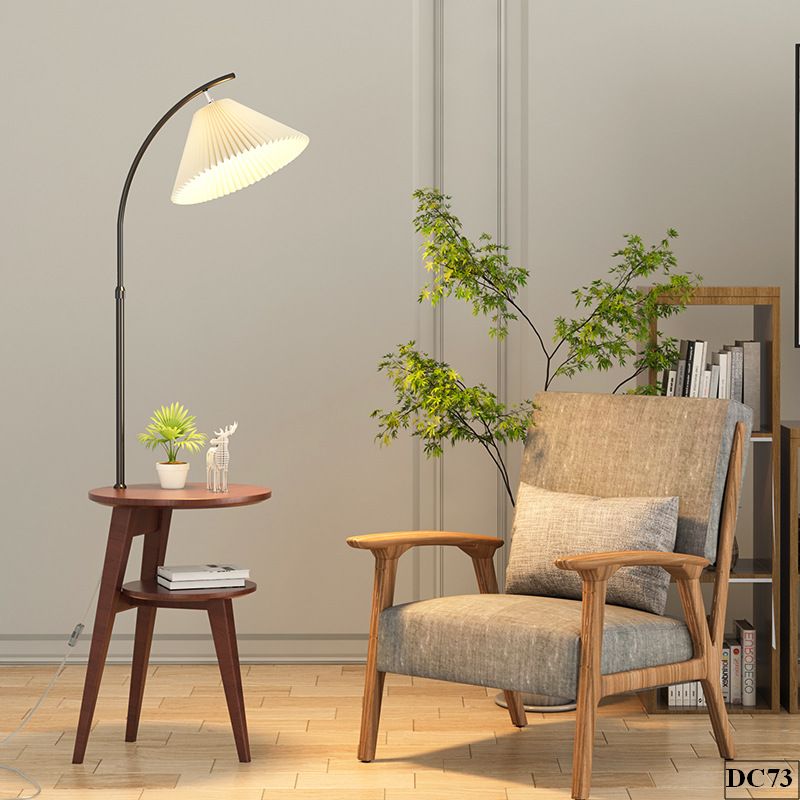 Đèn cây gỗ sofa phòng kháck có kệ đồ Hanby DC73 | Cao 150 – 160cm