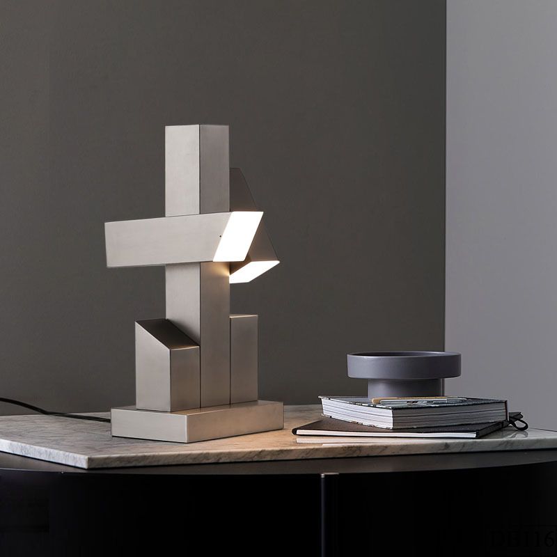 Đèn để bàn kim loại Bauhaus DB116
